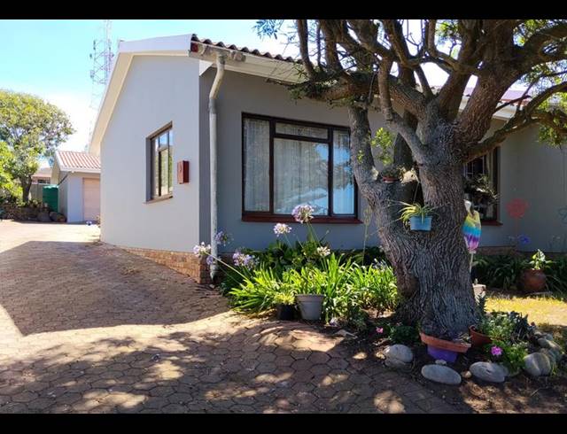 4 BEDROOM HOUSE FOR SALE IN DANA BAY